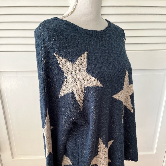 Easel Los Angeles oversized women’s size small knit sweater, blue with stars - Picture 3 of 5